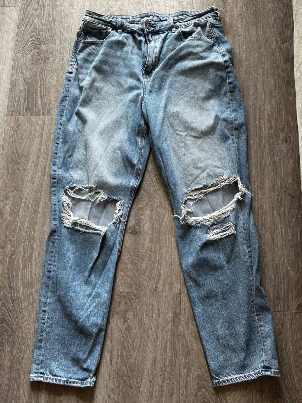 American Eagle Strigid Mom Jeans - Size 16L